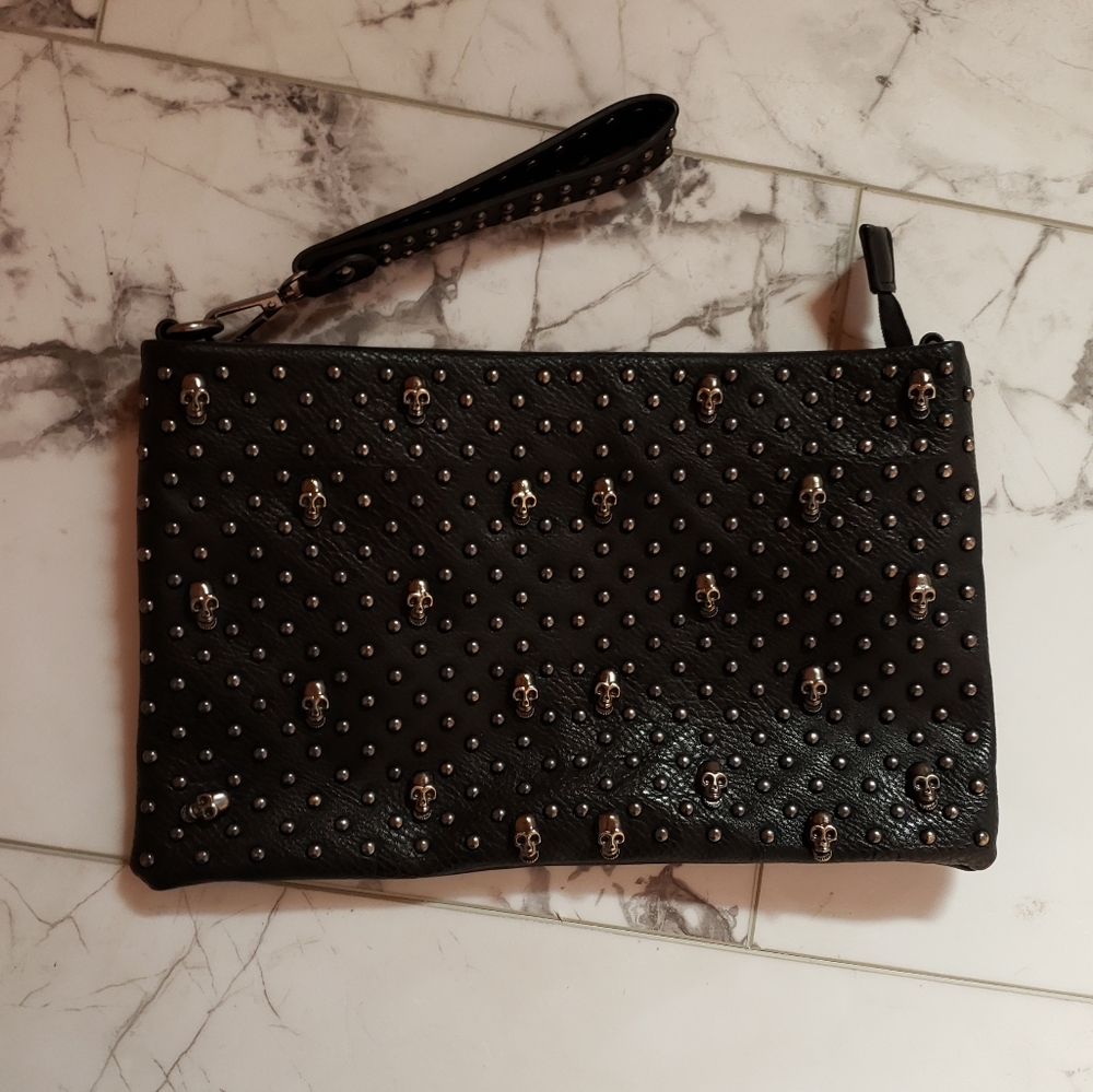 Skull purse with wristlet